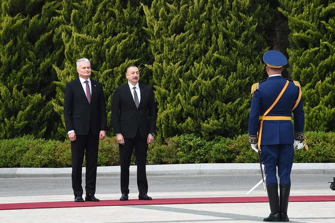 Litva prezidentinin rəsmi qarşılanma mərasimi oldu — FOTOLAR