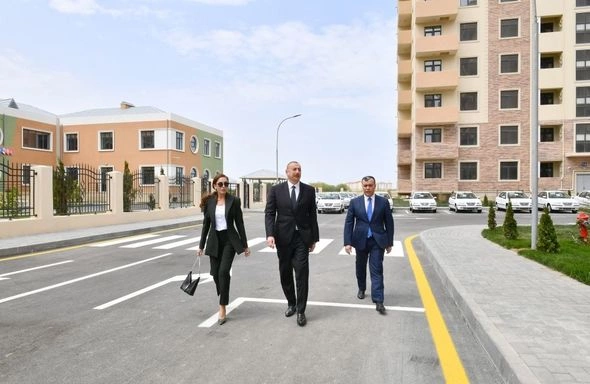 Prezident və birinci xanım yeni yaşayış kompleksinin açılışında iştirak etdilər — YENİLƏNİB Prezident və birinci xanım yeni yaşayış kompleksinin açılışında iştirak etdilər — YENİLƏNİB