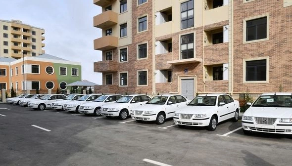 Prezident və birinci xanım yeni yaşayış kompleksinin açılışında iştirak etdilər — YENİLƏNİB Prezident və birinci xanım yeni yaşayış kompleksinin açılışında iştirak etdilər — YENİLƏNİB
