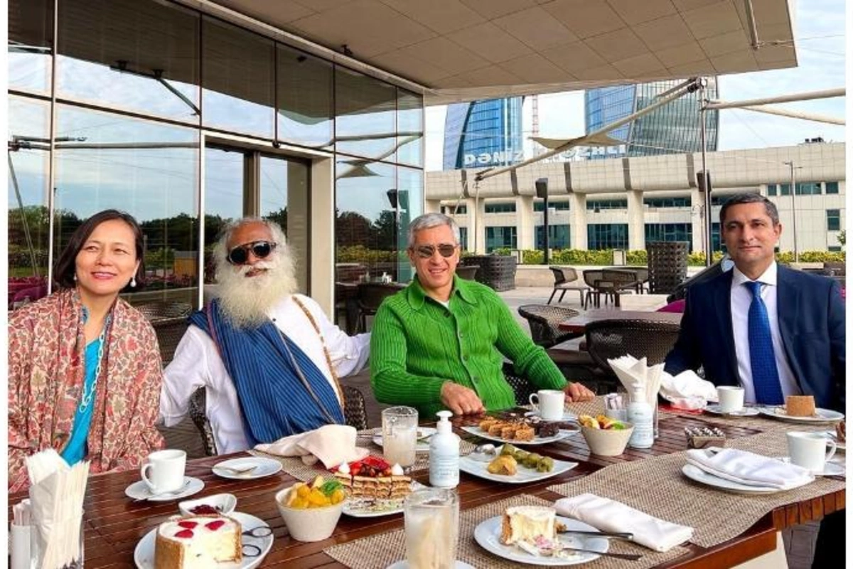 Prezidentin köməkçisi məşhur yoqin Sadhquru ilə görüşdü — FOTO