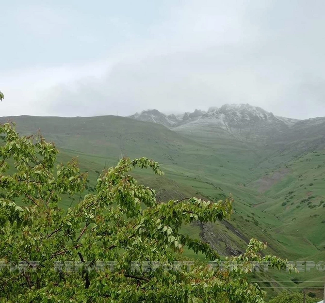 Lerikin dağlıq kəndlərinə qar yağır — FOTO Lerikin dağlıq kəndlərinə qar yağır — FOTO