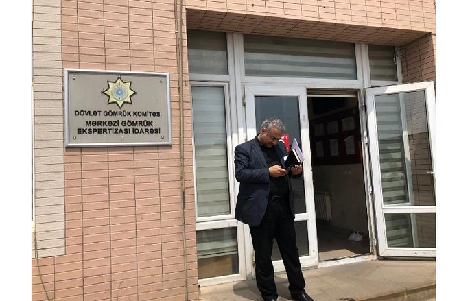 Gömrükdə baş verən özbaşınalıqlara nə vaxt son qoyulacaq? — Səfər Mehdiyev sahibkarları Prezidentə qarşı çevirir (VİDEO) Gömrükdə baş verən özbaşınalıqlara nə vaxt son qoyulacaq? — Səfər Mehdiyev sahibkarları Prezidentə qarşı çevirir (VİDEO)