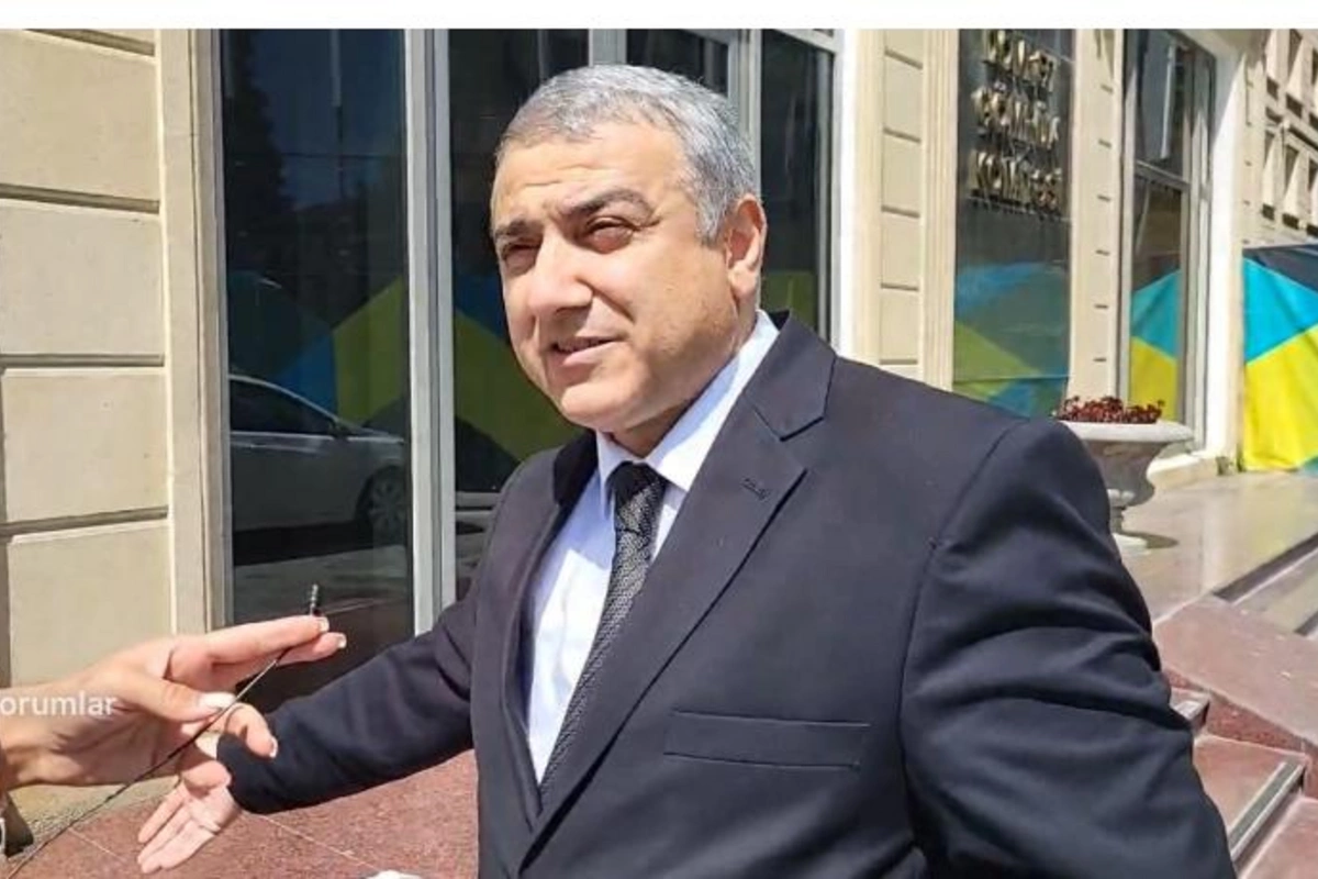 Reket yolunu tutaraq, malımı saxlayıb pul istəyirlər... — Sahibkar Gömrük Komitəsinin qarşısında etiraz edir (VİDEO)
