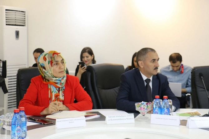Sahibkarlara birgə “Əmək və Məşğulluq” altsisteminə dair müzakirə aparılıb — FOTOLAR