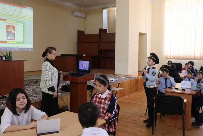 “Yol hərəkəti qaydalarını uşaqlara necə öyrətməli” adlı silsilə təlimlər davam edir — FOTOLAR