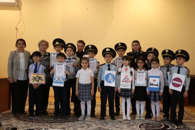 “Yol hərəkəti qaydalarını uşaqlara necə öyrətməli” adlı silsilə təlimlər davam edir — FOTOLAR