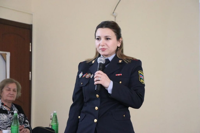 “Yol hərəkəti qaydalarını uşaqlara necə öyrətməli” adlı silsilə təlimlər davam edir — FOTOLAR