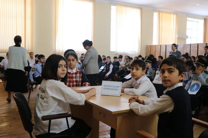 “Yol hərəkəti qaydalarını uşaqlara necə öyrətməli” adlı silsilə təlimlər davam edir — FOTOLAR