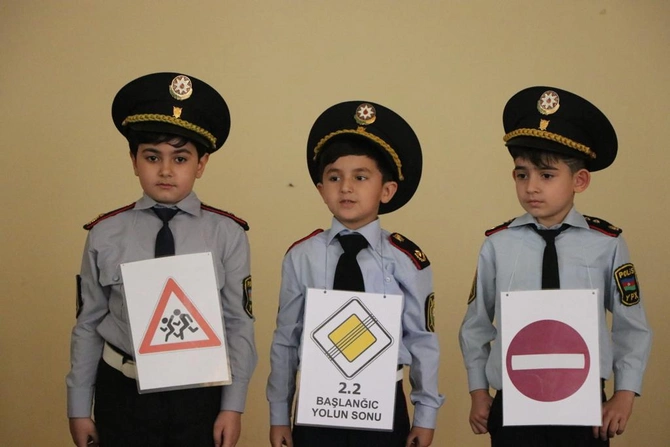 “Yol hərəkəti qaydalarını uşaqlara necə öyrətməli” adlı silsilə təlimlər davam edir — FOTOLAR