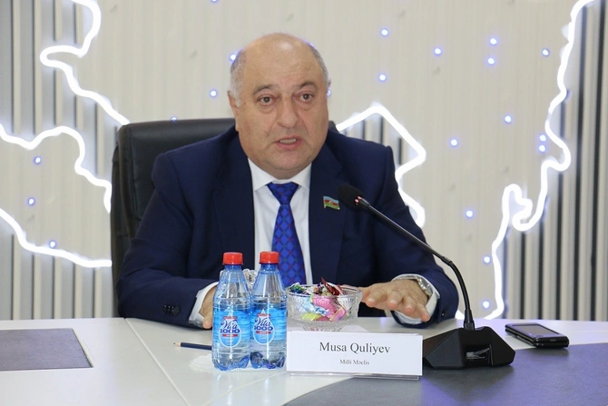 Sahibkarlara birgə “Əmək və Məşğulluq” altsisteminə dair müzakirə aparılıb — FOTOLAR