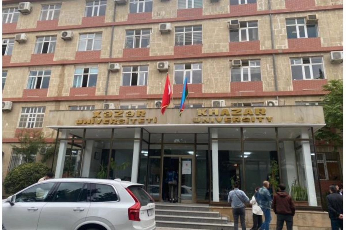 Xəzər Universitetində yerləşdirilən bu elan müzakirələrə səbəb oldu — FOTO