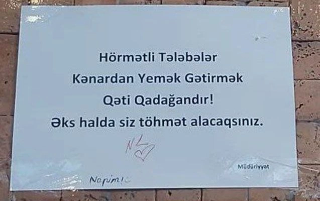Xəzər Universiteti: Yeməkxananın divarında asılan elan qanunsuz olduğuna görə götürüldü