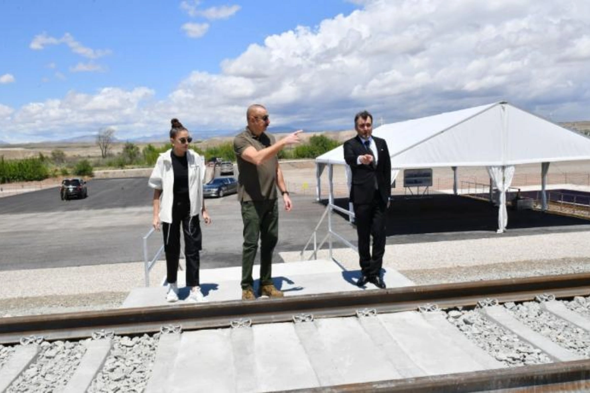 Horadiz-Ağbənd dəmir yolu xəttinin Soltanlı stansiyasının təməli qoyuldu — YENİLƏNDİ (FOTOLAR)