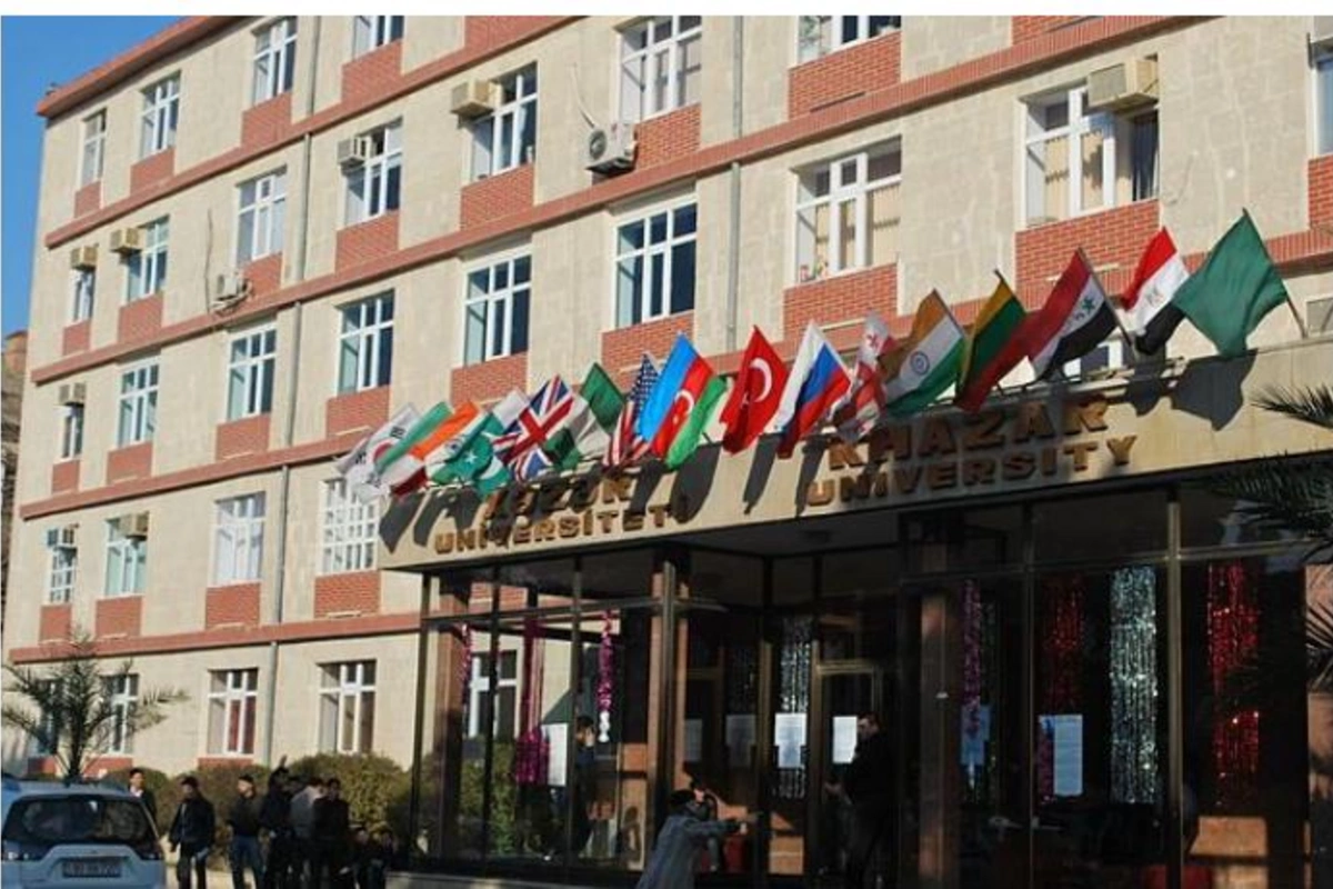 Xəzər Universiteti: Yeməkxananın divarında asılan elan qanunsuz olduğuna görə götürüldü