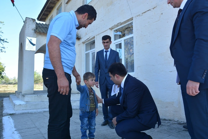 Neftçala Rayon İcra Hakimiyyətinin başçısı vətəndaşları qəbul edib — FOTOLAR Neftçala Rayon İcra Hakimiyyətinin başçısı vətəndaşları qəbul edib — FOTOLAR