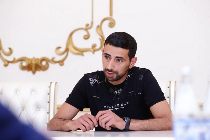 Nazir müavini Ucarda vətəndaşları qəbul etdi — FOTOLAR Nazir müavini Ucarda vətəndaşları qəbul etdi — FOTOLAR