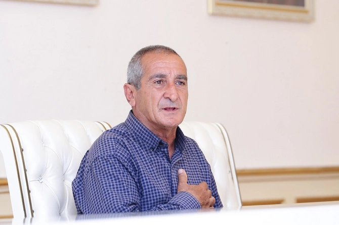 Nazir müavini Ucarda vətəndaşları qəbul etdi — FOTOLAR Nazir müavini Ucarda vətəndaşları qəbul etdi — FOTOLAR