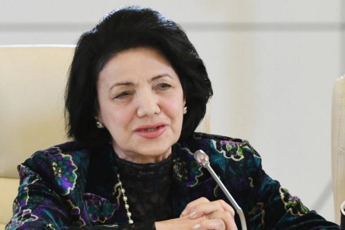 Firəngiz Əlizadə Prezidentin fəxri diplomu ilə təltif edildi
