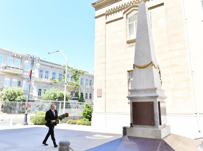 Prezident Azərbaycan Xalq Cümhuriyyətinin şərəfinə ucaldılmış abidəni ziyarət etdi — FOTOLAR