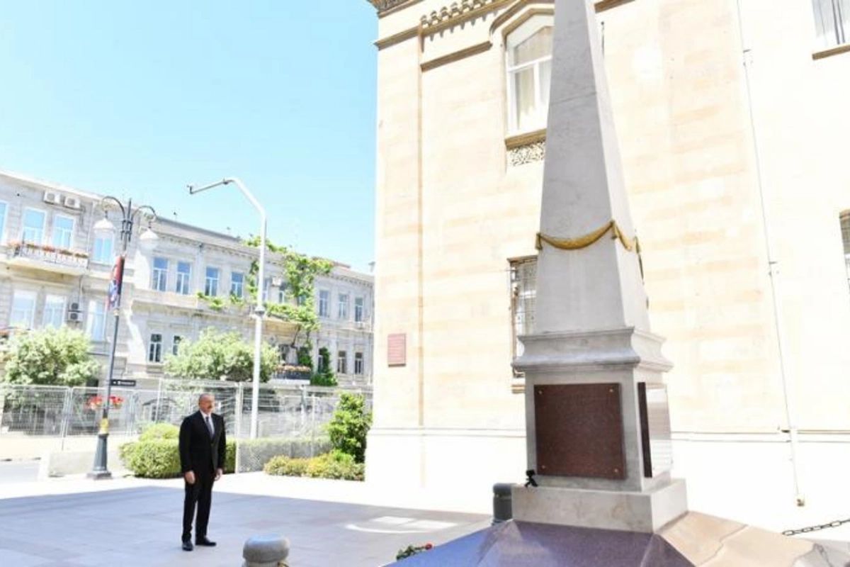 Prezident Azərbaycan Xalq Cümhuriyyətinin şərəfinə ucaldılmış abidəni ziyarət etdi — FOTOLAR