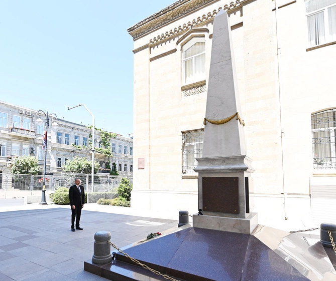 Prezident Azərbaycan Xalq Cümhuriyyətinin şərəfinə ucaldılmış abidəni ziyarət etdi — FOTOLAR