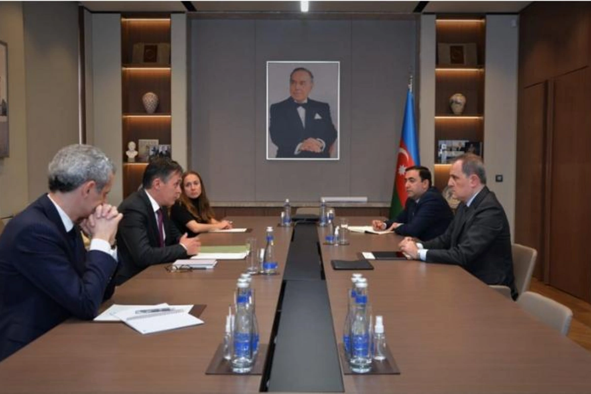 Ceyhun Bayramov Fransa XİN rəsmisi ilə müzakirə apardı