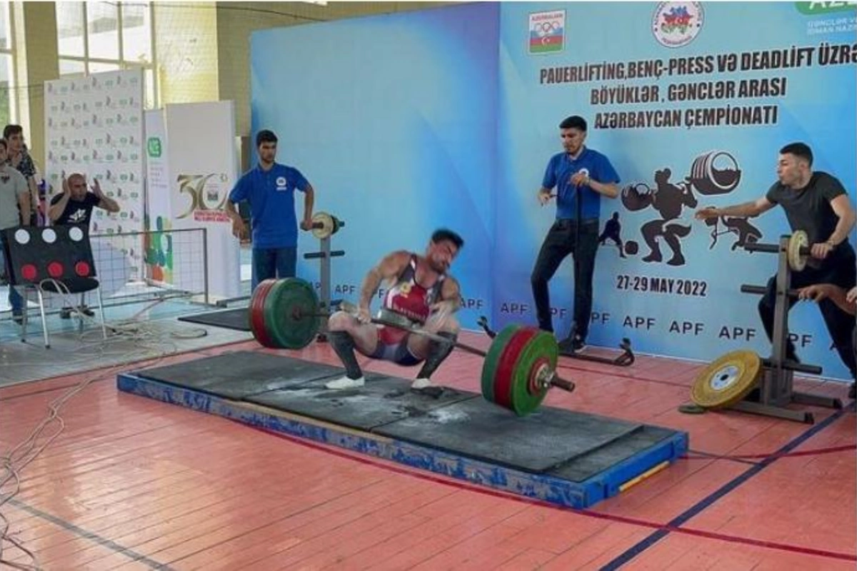 İdman yarışında faciə: Azərbaycanlı çempion 301 kiloqramlıq ştanqı ayağına saldı — VİDEO