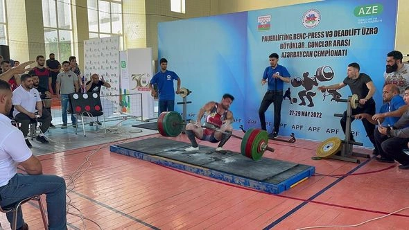İdman yarışında faciə: Azərbaycanlı çempion 301 kiloqramlıq ştanqı ayağına saldı — VİDEO İdman yarışında faciə: Azərbaycanlı çempion 301 kiloqramlıq ştanqı ayağına saldı — VİDEO