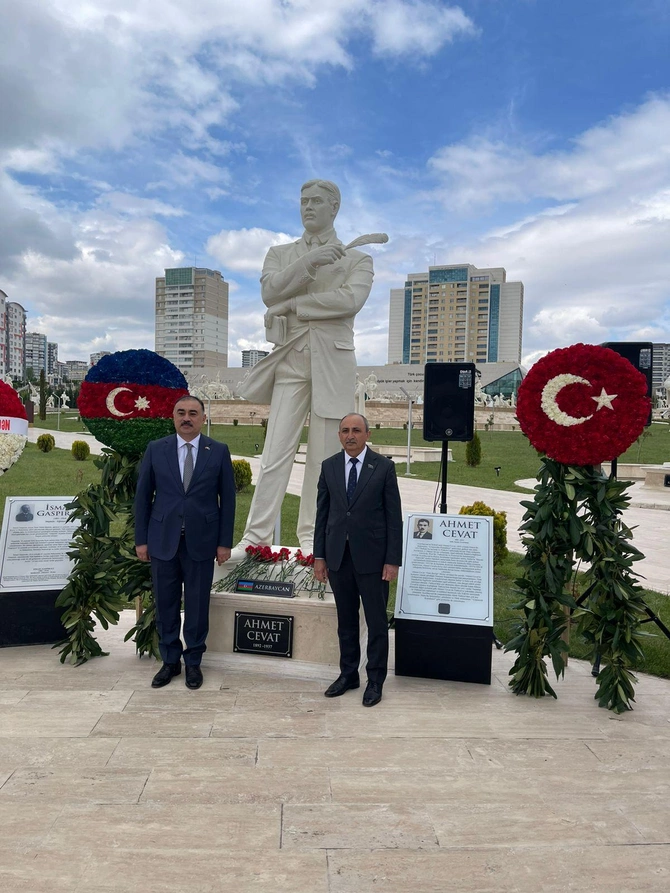 Ankarada Əhməd Cavadın heykəlinin açılışı oldu — FOTOLAR Ankarada Əhməd Cavadın heykəlinin açılışı oldu — FOTOLAR