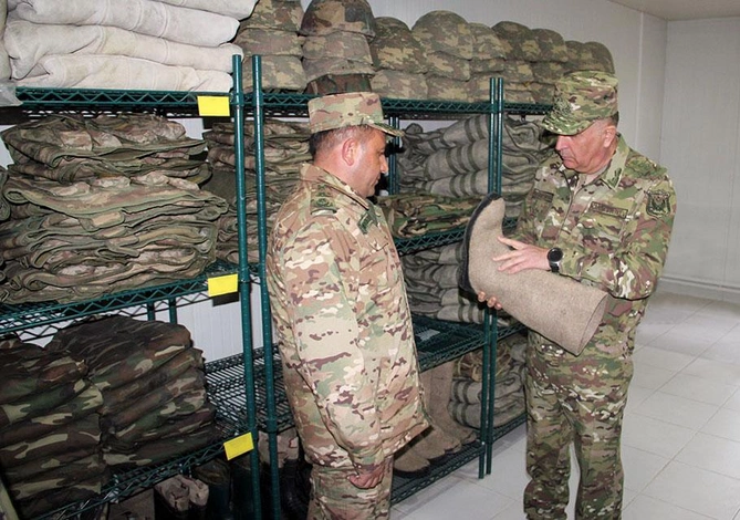 Baş Qərargah rəisi Kəlbəcərə getdi — FOTOLAR Baş Qərargah rəisi Kəlbəcərə getdi — FOTOLAR
