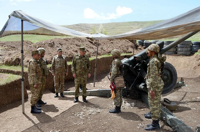 Baş Qərargah rəisi Kəlbəcərə getdi — FOTOLAR Baş Qərargah rəisi Kəlbəcərə getdi — FOTOLAR