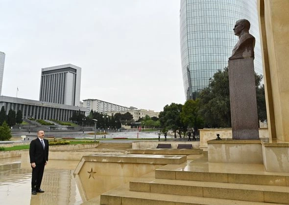 Prezident Qələbə uğrunda həlak olan Azərbaycan övladlarının xatirəsini ehtiramla andı — FOTOLAR