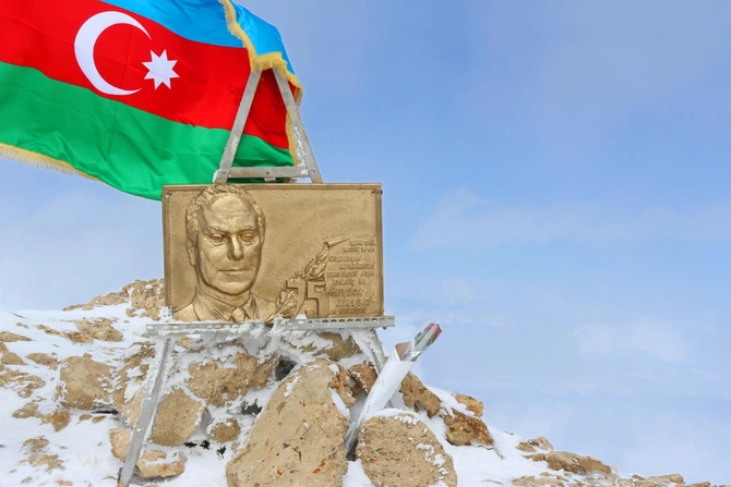 DTX əməkdaşları “Heydər zirvəsi”nə yürüş təşkil etdilər — FOTOLAR