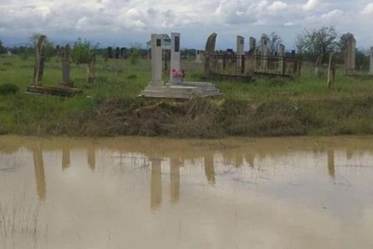 Ağdamda çay daşdı, qəbiristanlığı sel basdı — FOTOLAR