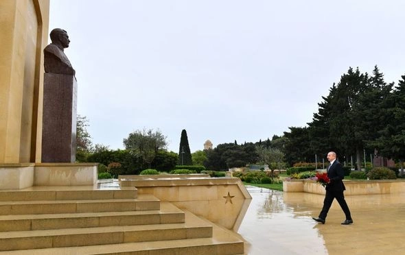 Prezident Qələbə uğrunda həlak olan Azərbaycan övladlarının xatirəsini ehtiramla andı — FOTOLAR