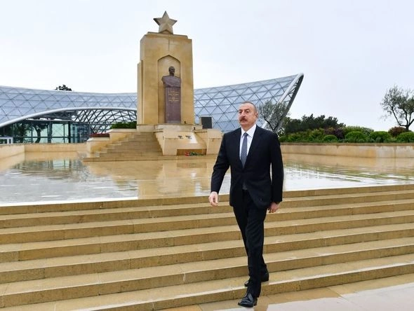 Prezident Qələbə uğrunda həlak olan Azərbaycan övladlarının xatirəsini ehtiramla andı — FOTOLAR