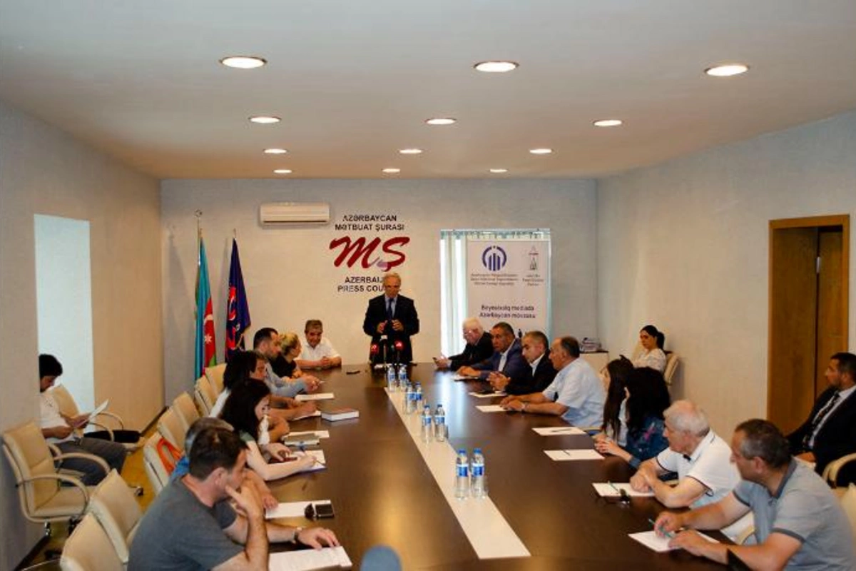 Mətbuat Şurasında beynəlxalq mediada Azərbaycan mövzusu ilə bağlı toplantı keçirildi — FOTOLAR
