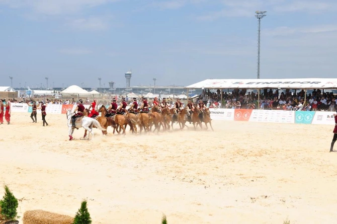 Qarabağ atları V Etnospor Mədəniyyət Festivalında — FOTOLAR