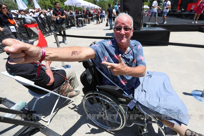 “Formula 1” pilotları Bakıda növbəti avtoqraf sessiyasında iştirak etdi — FOTOLAR