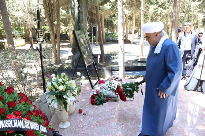 Allahşükür Paşazadə Rus Pravoslav Kilsəsinin nümayəndəsi ilə görüşdü Allahşükür Paşazadə Rus Pravoslav Kilsəsinin nümayəndəsi ilə görüşdü