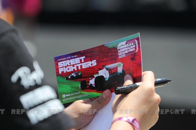 “Formula 1” pilotları Bakıda növbəti avtoqraf sessiyasında iştirak etdi — FOTOLAR