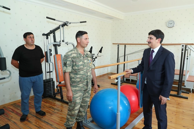 Reabilitasiyaya cəlb olunan bir qrup qazi ilə görüş oldu — FOTOLAR Reabilitasiyaya cəlb olunan bir qrup qazi ilə görüş oldu — FOTOLAR