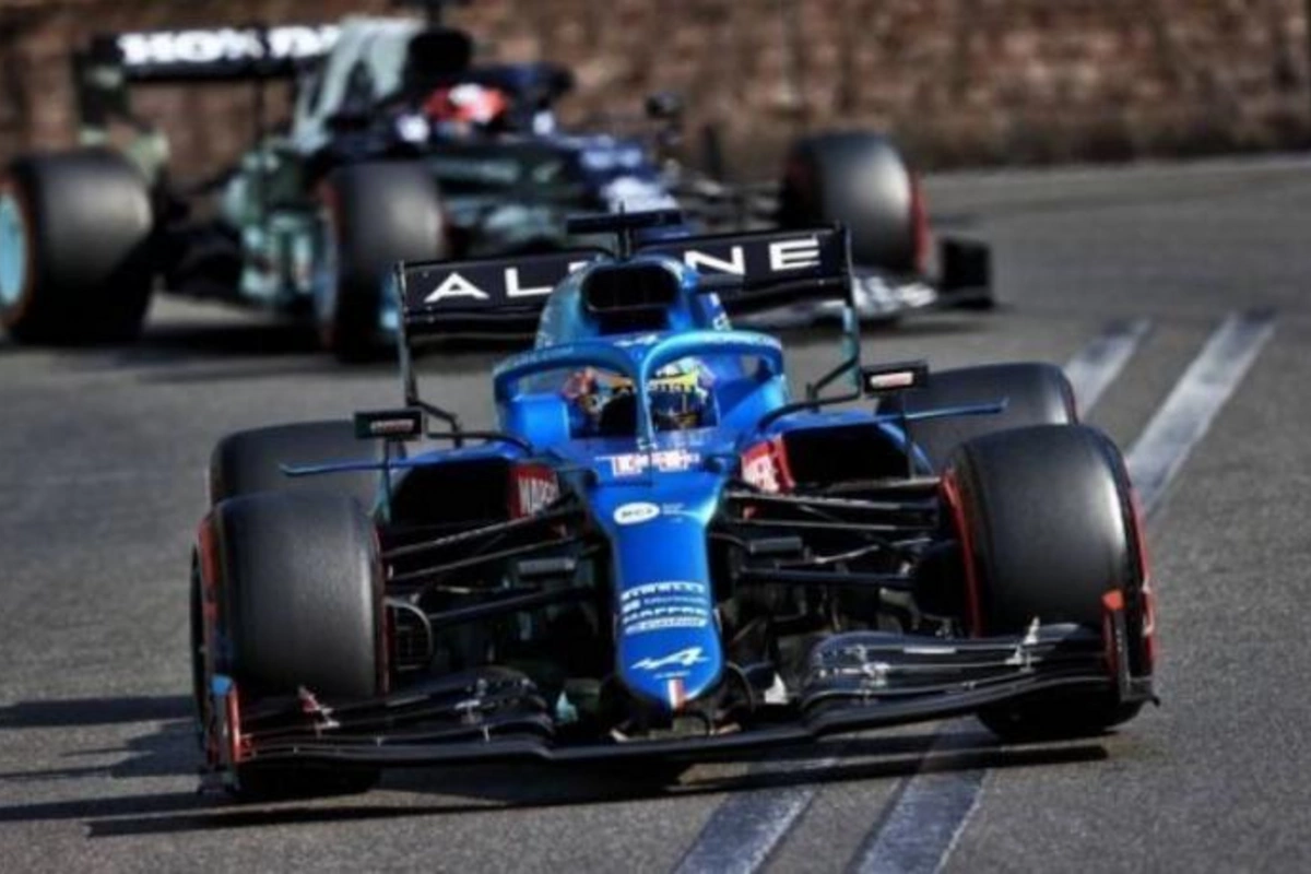 “Formula-2”nin əsas yarışında iki pilot mübarizəni erkən dayandırdı — FOTO
