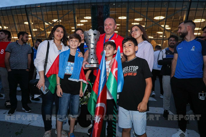 Avropa çempionu olan Azərbaycanın minifutbol millisi Vətənə qayıtdı — FOTOLAR