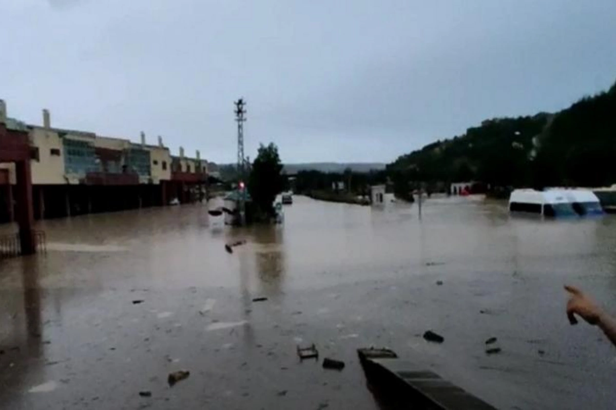 Ankarada daşqın oldu, ölən var