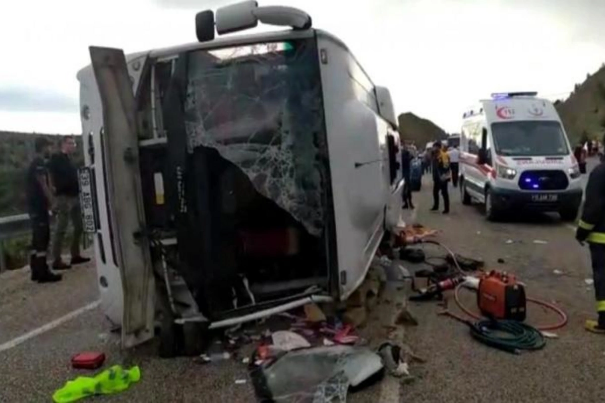 Avtobus aşdı: ÖLƏNLƏR VAR