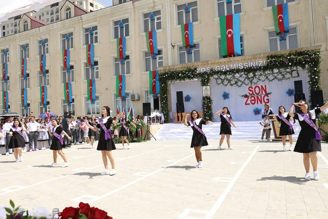 Abşeronun tam orta məktəblərində “Son zəng” tədbirləri keçirildi — FOTOLAR