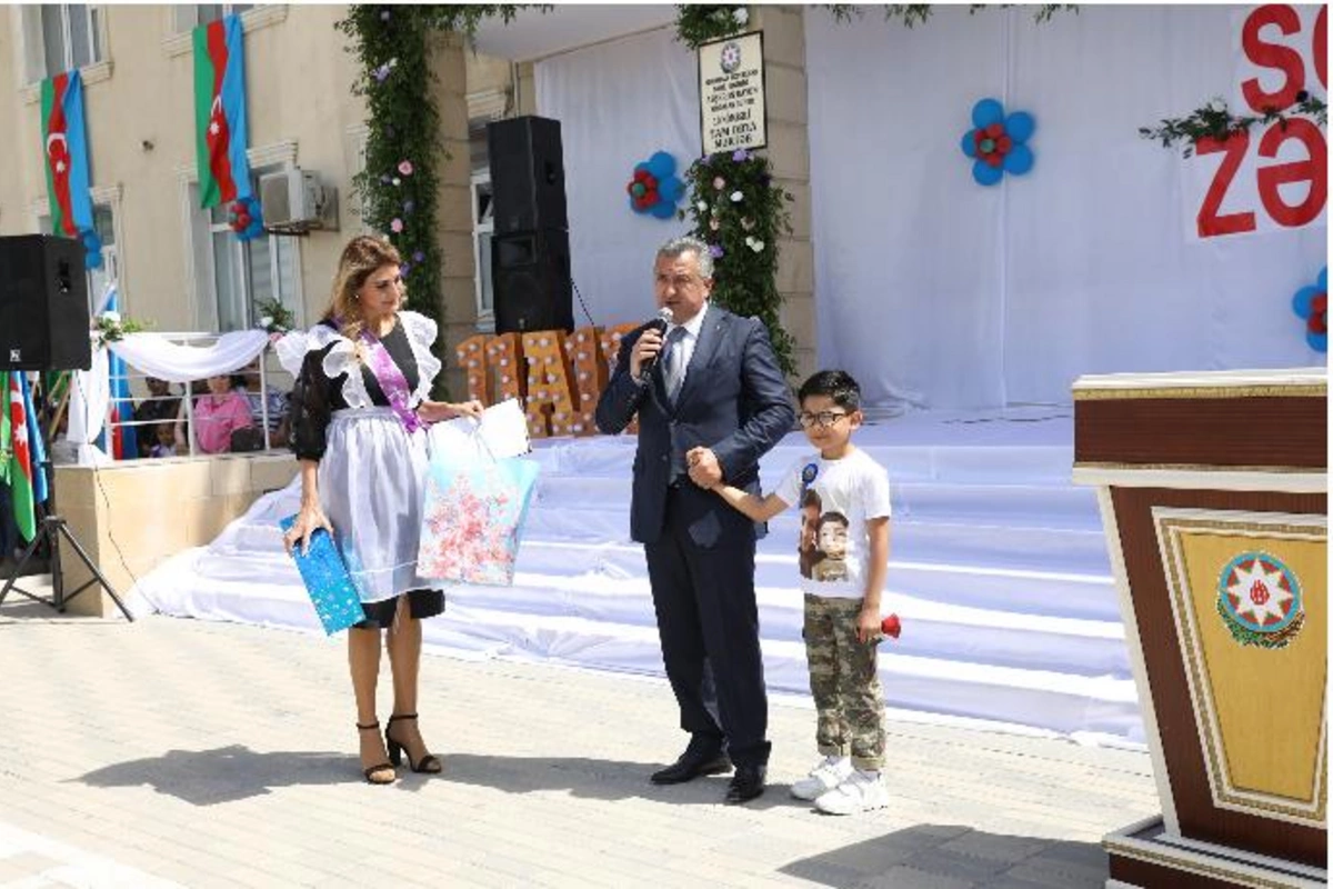 Abşeronun tam orta məktəblərində “Son zəng” tədbirləri keçirildi — FOTOLAR