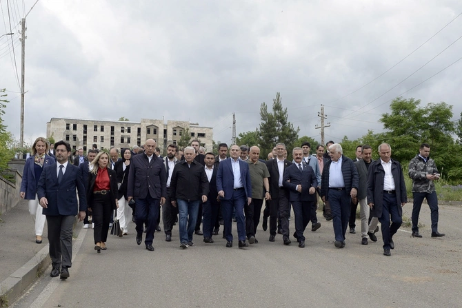 Beynəlxalq konfransın nümayəndələri Şuşaya səfər etdilər — FOTOLAR