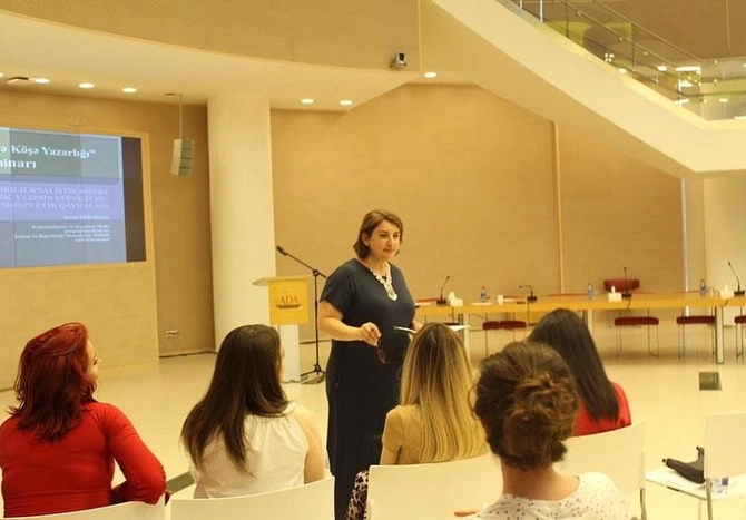 ADA-da “Publisistika və Köşə Yazarlığı” mövzusunda seminar keçirildi — FOTOLAR ADA-da “Publisistika və Köşə Yazarlığı” mövzusunda seminar keçirildi — FOTOLAR